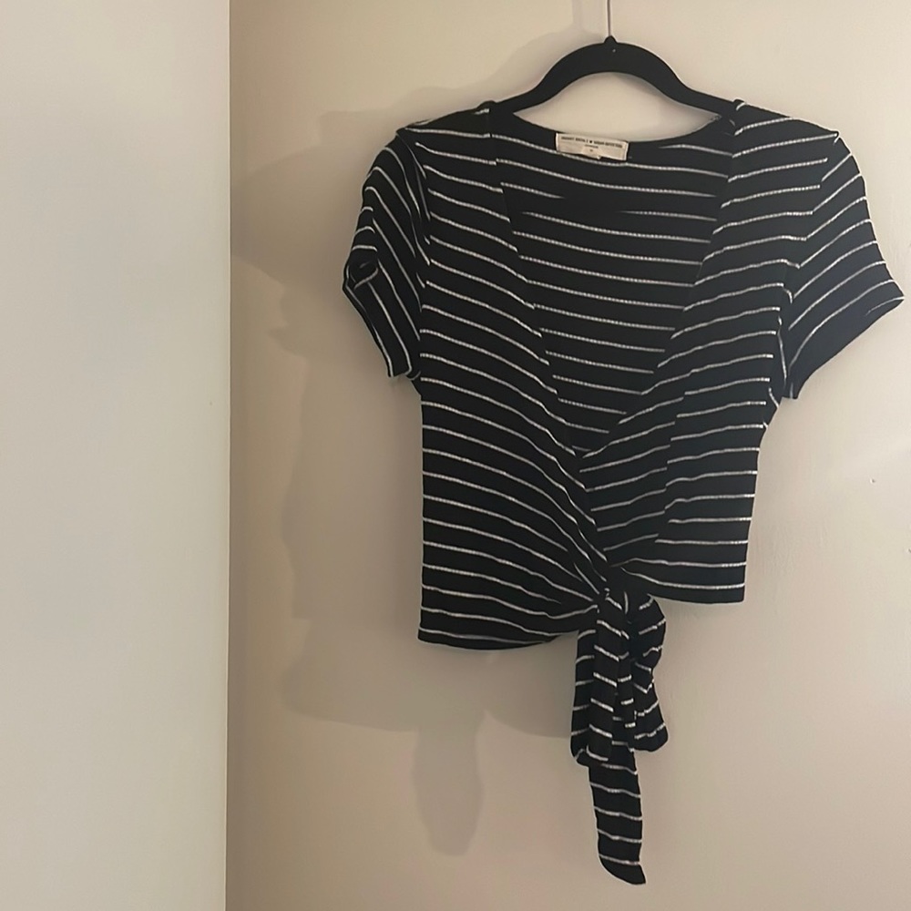crop top short sleeve v-neck blouse